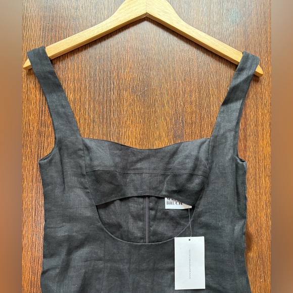 Elegant Black Midi Dress - Picture 1 of 5